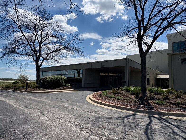 3900 Foster McGaw Dr, Waukegan, IL à vendre - Photo de l’immeuble – Image 2 sur 19