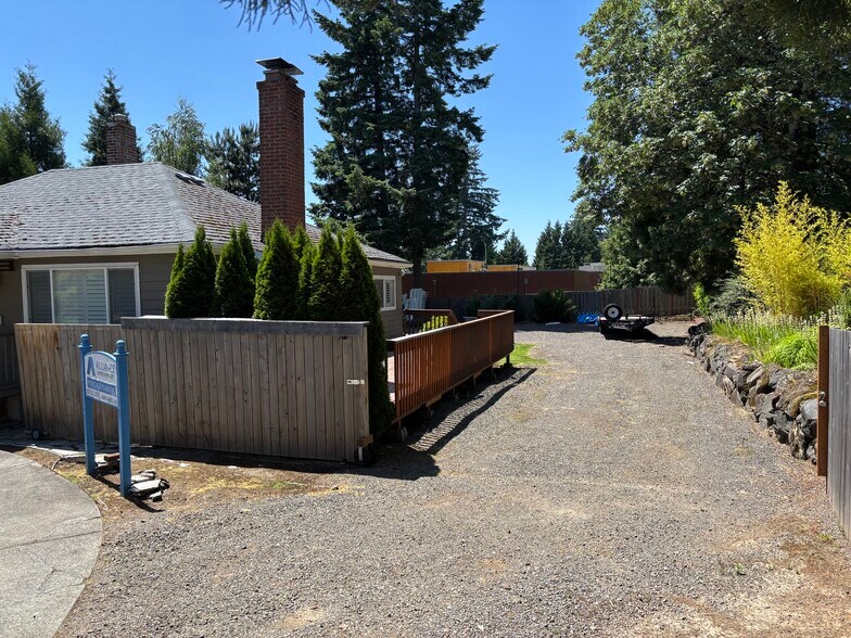 4535 SW Laurelwood Ave, Portland, OR à vendre - Photo de l’immeuble – Image 2 sur 7