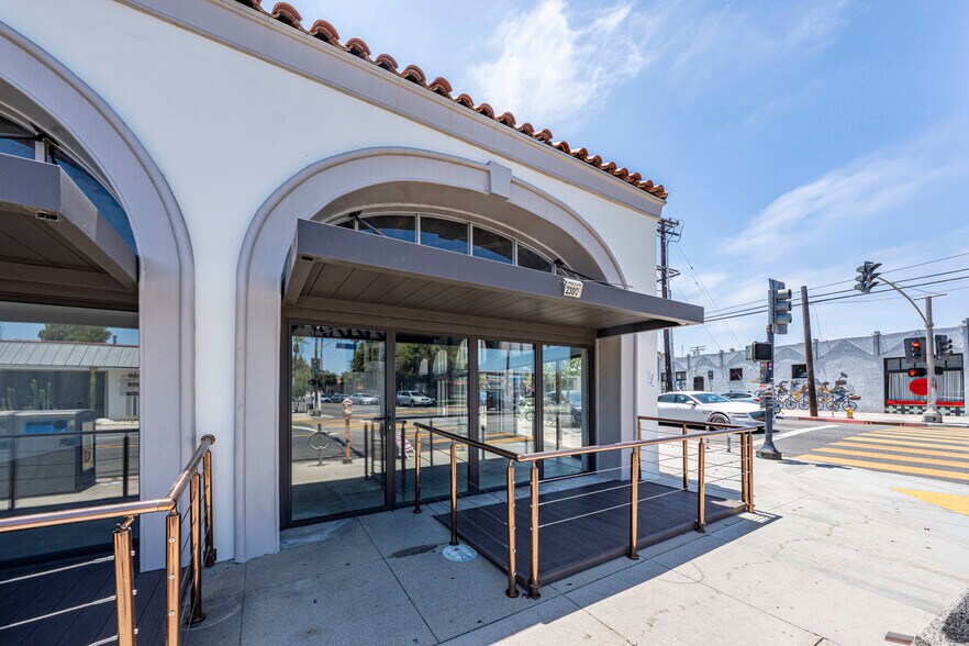 2300-2308 E 4th St, Long Beach, CA à louer - Photo de l’immeuble – Image 2 sur 4