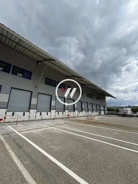 Industriel/Logistique dans Aix-en-Provence à louer - Photo de l’immeuble – Image 3 sur 4