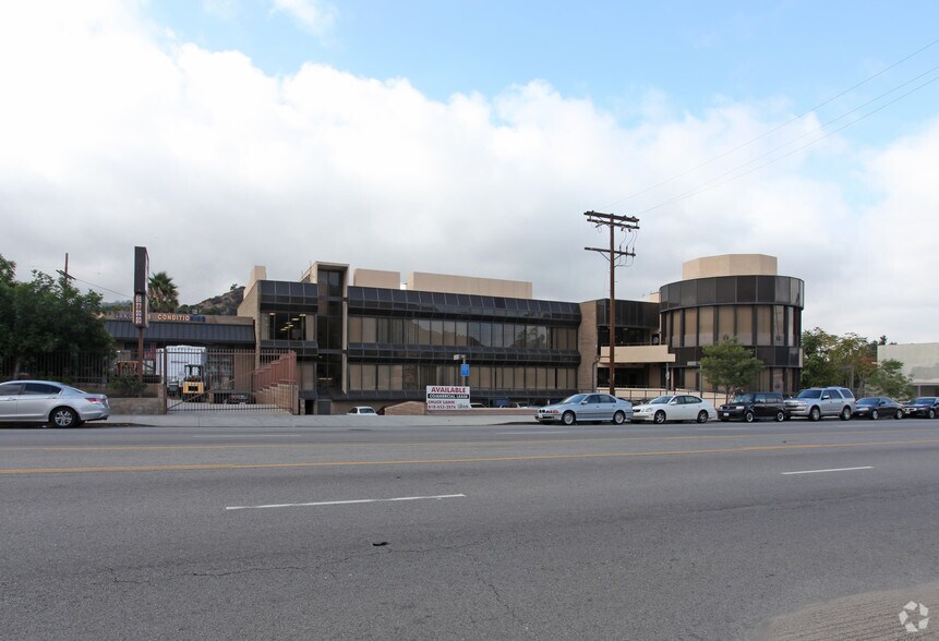 6708 Foothill Blvd, Tujunga, CA à louer - Photo de l’immeuble – Image 1 sur 7