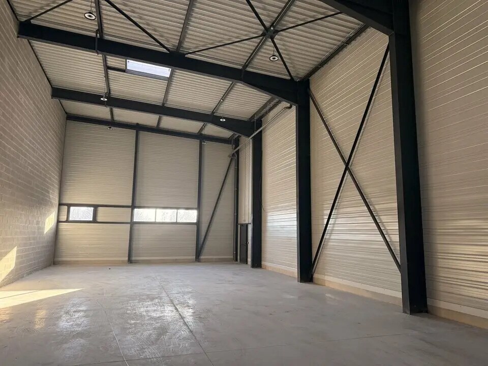 Local d’activités dans Beauvais à louer Photo de l’immeuble– Image 1 sur 9