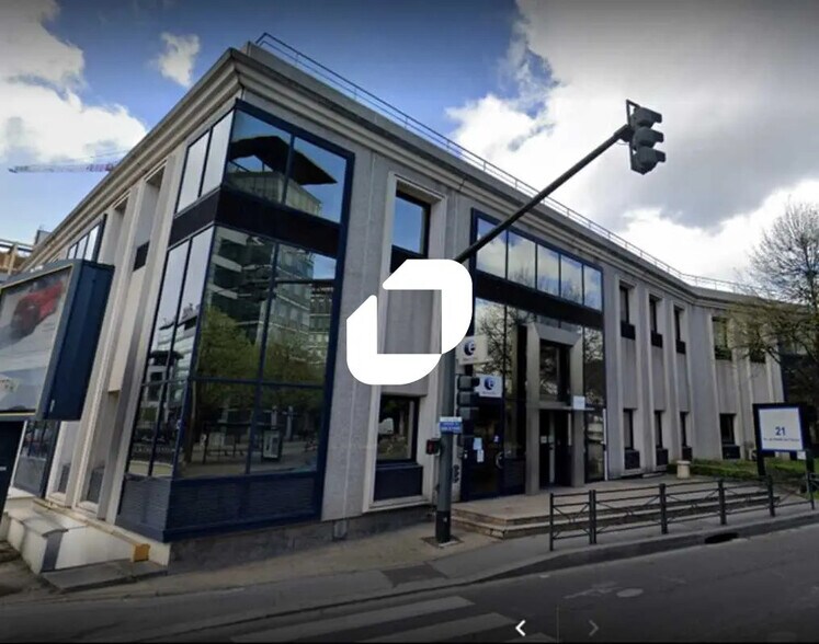 Bureau dans Saint-Denis à louer - Photo de l’immeuble – Image 2 sur 13