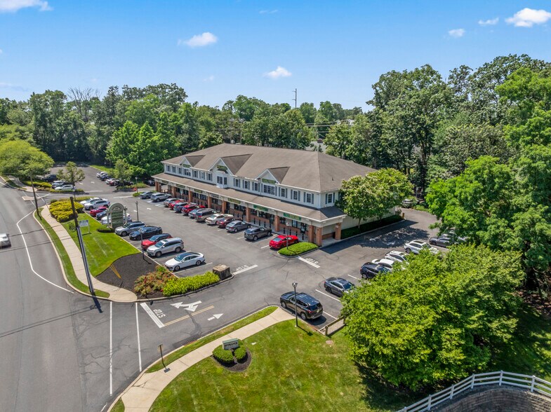 333 Forsgate Dr, Jamesburg, NJ à louer - Photo de l’immeuble – Image 2 sur 6