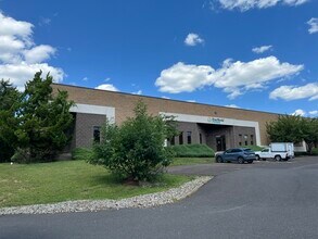 2930 Turnpike Dr, Hatboro, PA à louer Photo de l’immeuble– Image 2 sur 32