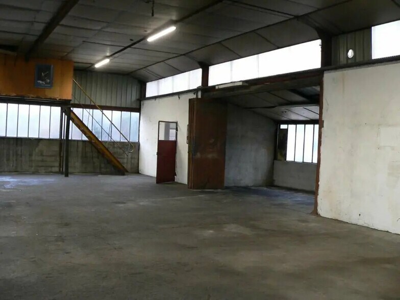 Local d’activités dans Albertville à louer - Photo de l’immeuble – Image 3 sur 4