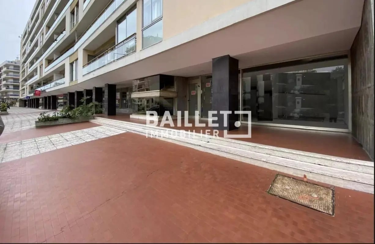 Local commercial dans Cannes à louer Photo de l’immeuble– Image 1 sur 11