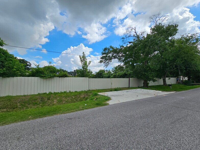 6007 Van Zandt St, Houston, TX à louer - Photo de l’immeuble – Image 1 sur 15