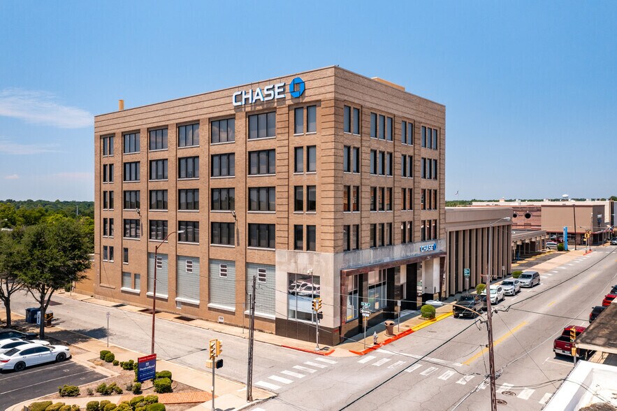 200 N Travis St, Sherman, TX à louer - Photo principale – Image 1 sur 5