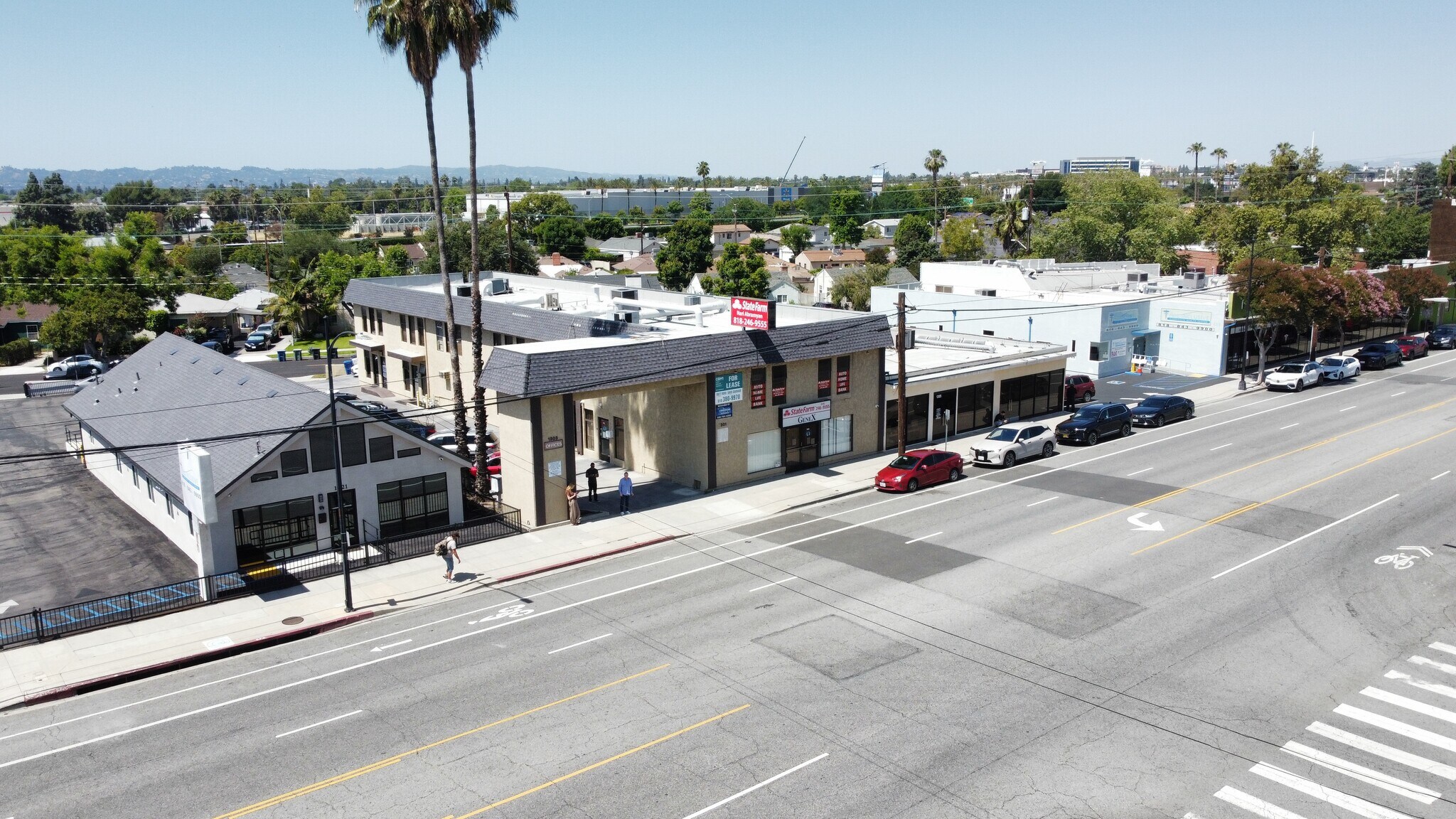 1301-1303 N San Fernando Blvd, Burbank, CA à louer Photo de l’immeuble– Image 1 sur 10