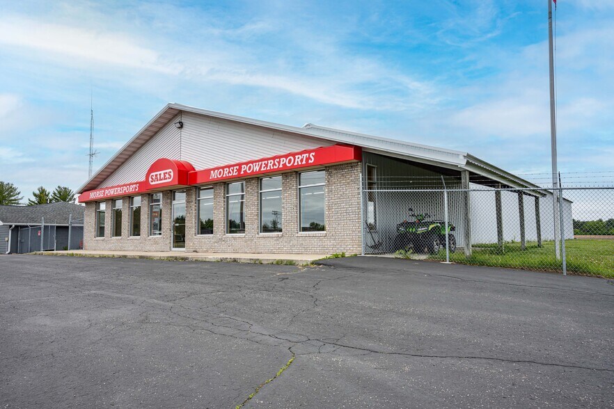 4152 State Hwy 13 hwy, Wisconsin Dells, WI à vendre - Photo principale – Image 1 sur 10