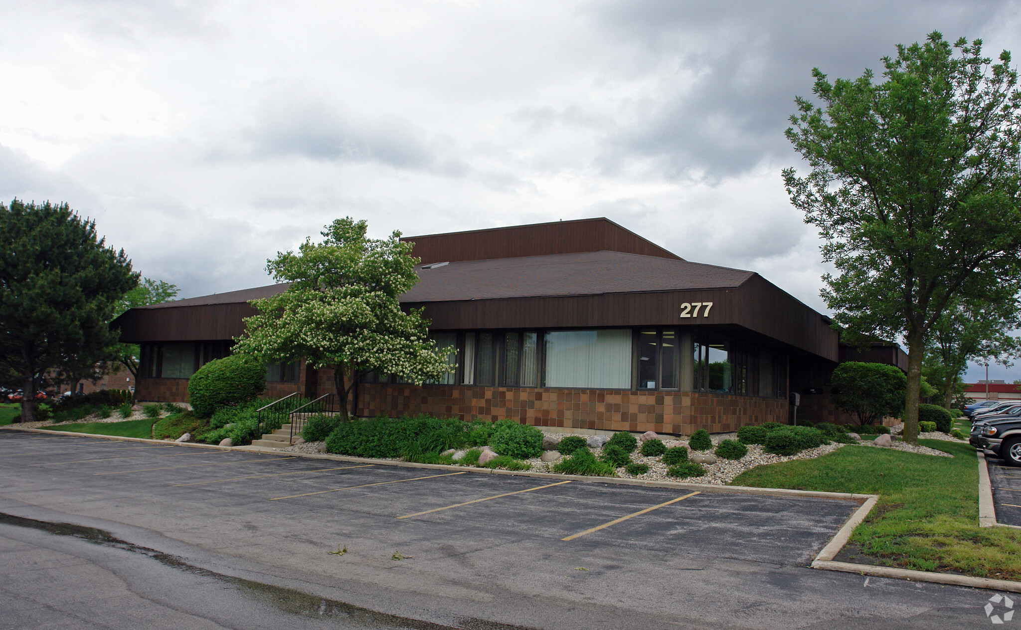 16W343 83rd St, Burr Ridge, IL à louer Photo de l’immeuble– Image 1 sur 20