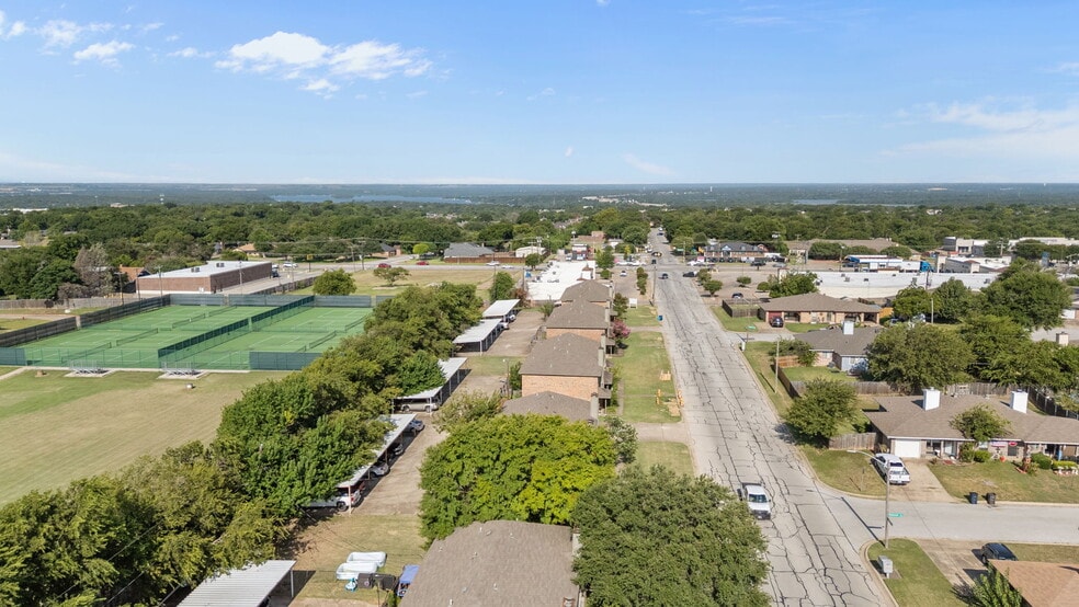 5841 Shadydell Dr, Fort Worth, TX à vendre - Photo de l’immeuble – Image 3 sur 29
