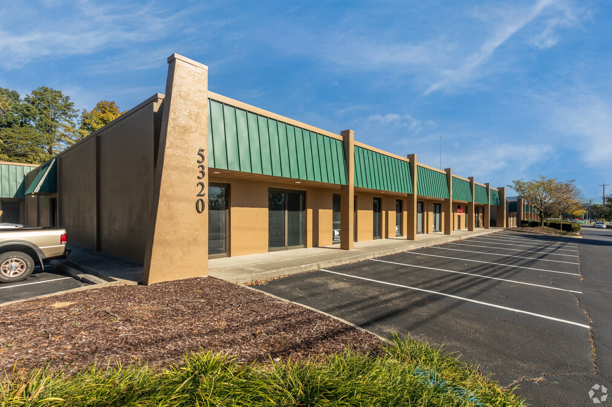 5306 Peters Creek Rd, Roanoke, VA à louer Photo de l’immeuble– Image 1 sur 12