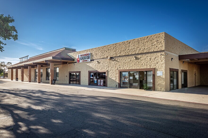 911-953 W Pacheco Blvd, Los Banos, CA à louer - Photo de l’immeuble – Image 3 sur 8