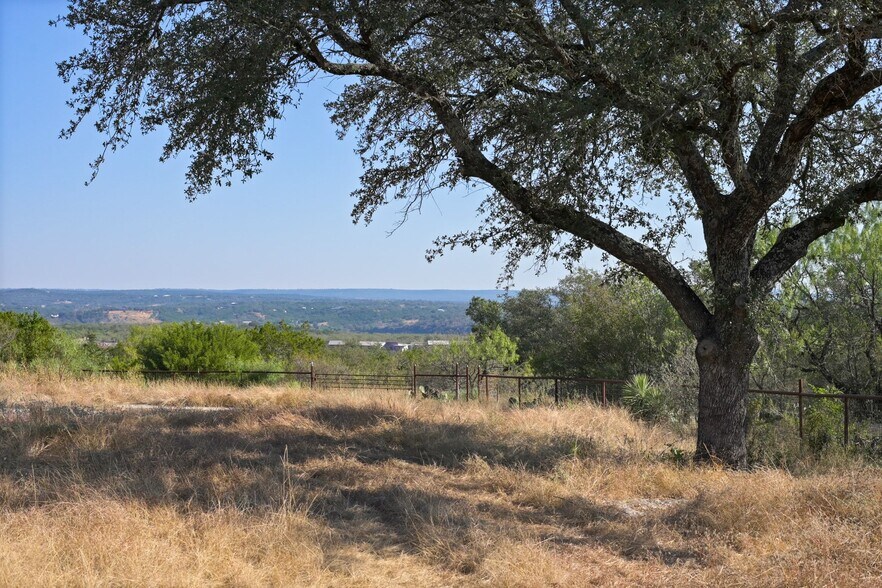 1033 Flying X Rd, Spicewood, TX à vendre - Photo de l’immeuble – Image 3 sur 46