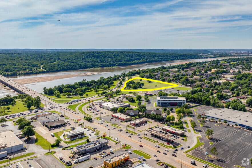 7000 S Riverside Dr, Tulsa, OK à vendre - Photo principale – Image 1 sur 13