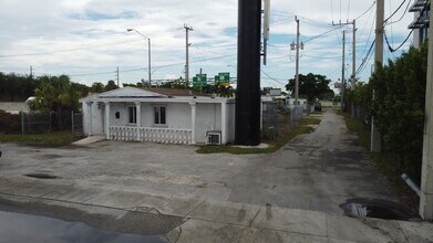 640 NW 129th St, North Miami, FL à louer Photo de l’immeuble– Image 2 sur 11