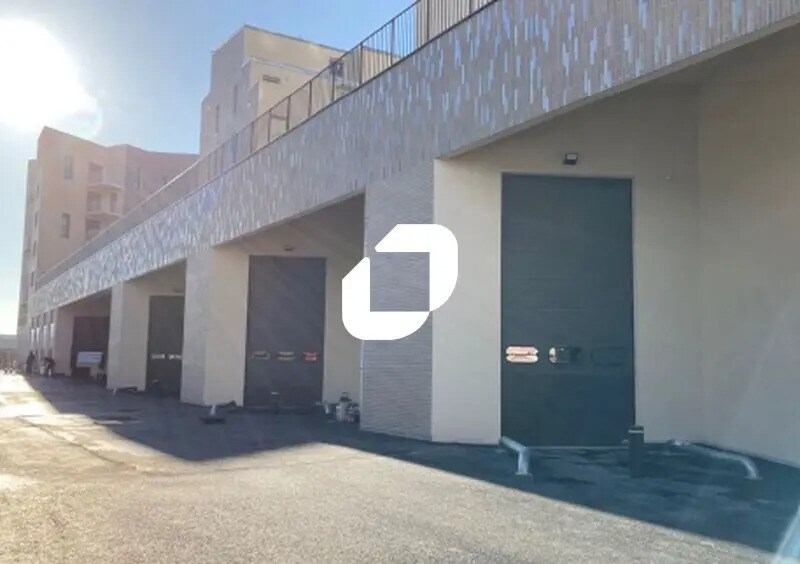 Local d’activités dans Ivry-sur-Seine à louer - Photo de l’immeuble – Image 2 sur 17