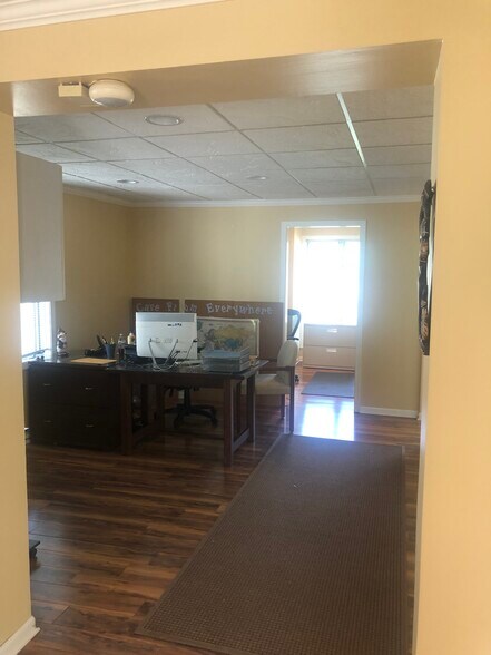 125 W Park Ave, Libertyville, IL à louer - Photo de l’immeuble – Image 3 sur 9