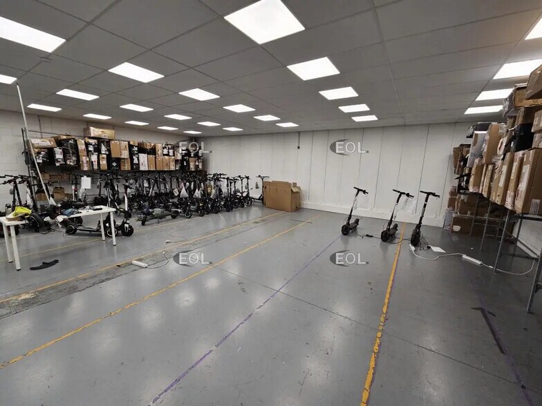 Local d’activités dans Villejuif à louer - Photo de l’immeuble – Image 2 sur 11