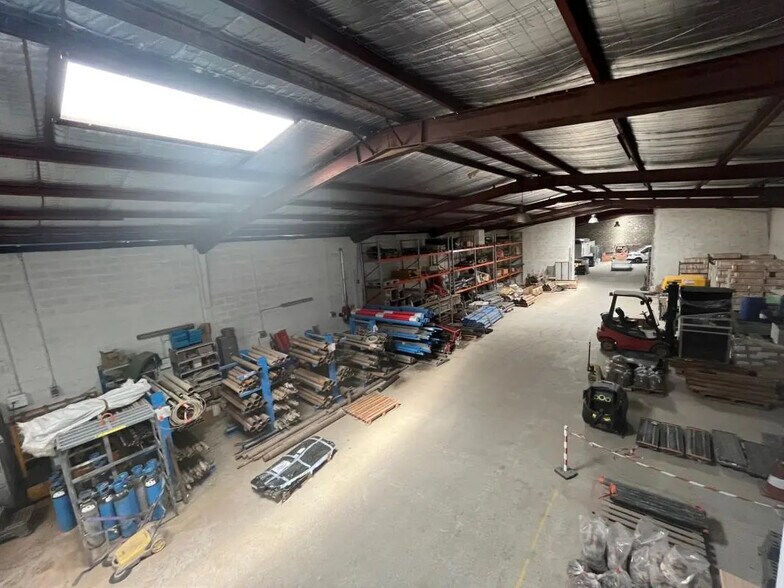 Local d’activités dans Vitrolles à louer - Photo intérieure – Image 2 sur 6