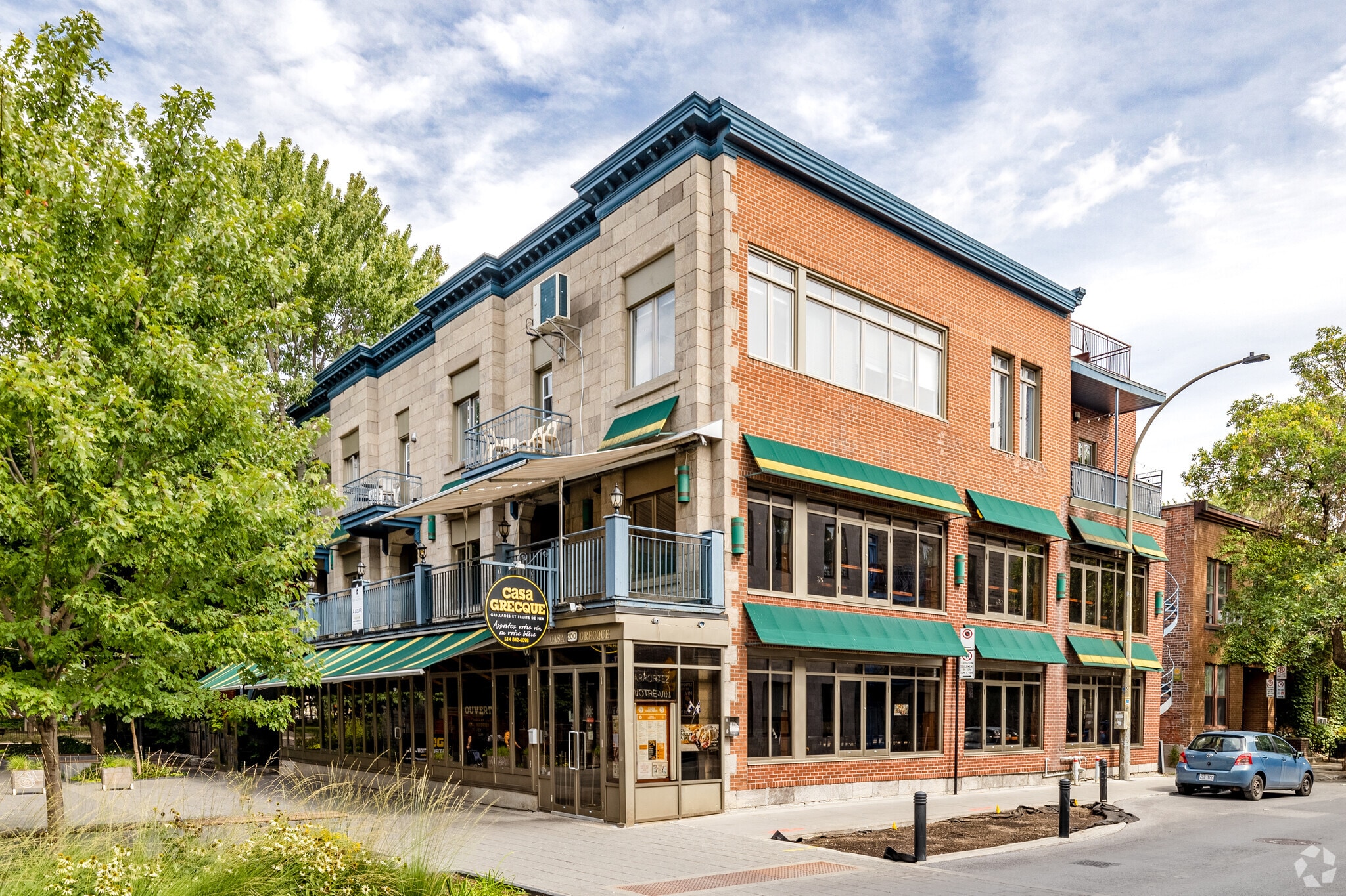 200-216 Rue Prince-Arthur EST, Montréal, QC à louer Photo principale– Image 1 sur 11