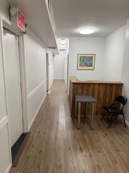 3272 Steinway St, Astoria, NY à louer - Photo de l’immeuble – Image 3 sur 18