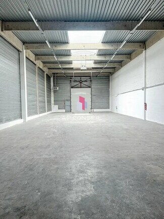 Plus de détails pour Local d'activités à louer