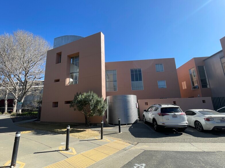 6450-6490 Doyle St, Emeryville, CA à vendre - Photo de l’immeuble – Image 2 sur 15