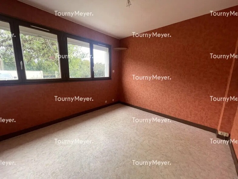 Bureau dans Montreuil-le-Gast à louer - Photo intérieure – Image 3 sur 4