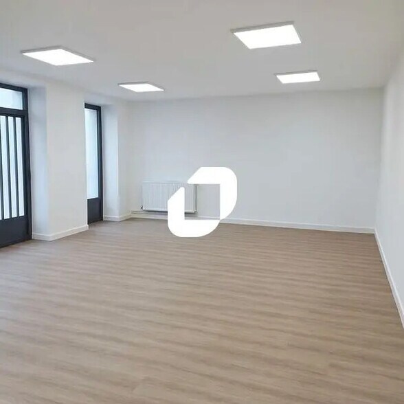 Local commercial dans Courbevoie à vendre - Photo de l’immeuble – Image 1 sur 4