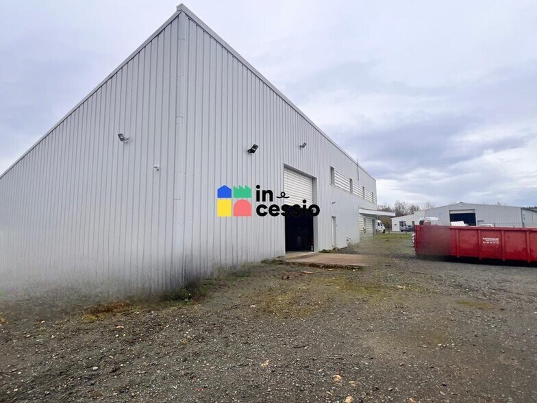 Local d’activités dans Bouloire à louer - Photo de l’immeuble – Image 2 sur 13