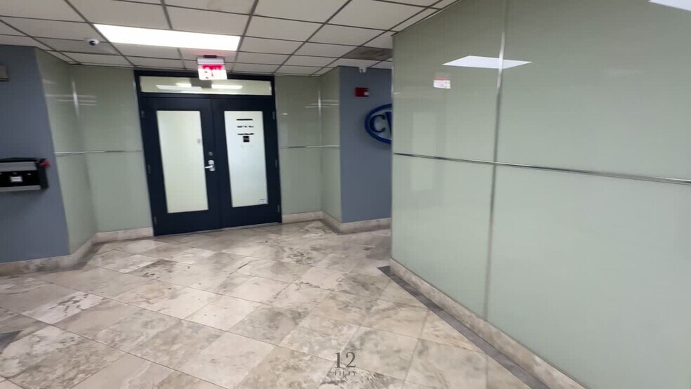 1250 E Hallandale Beach Blvd, Hallandale Beach, FL à louer - Vidéo sur l’annonce professionnelle – Image 3 sur 26