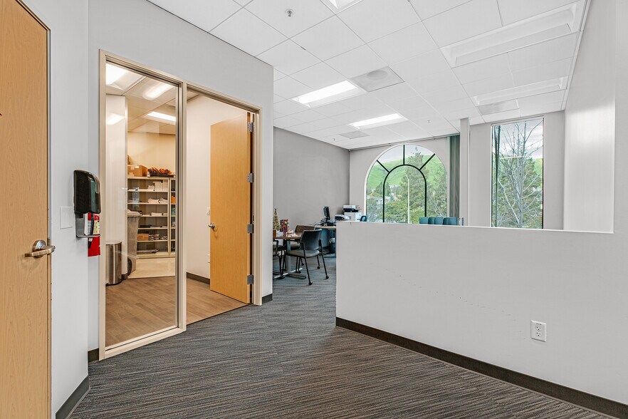 41111 Mission Blvd, Fremont, CA à louer - Photo intérieure – Image 3 sur 36