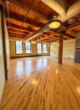 231 E Buffalo St, Milwaukee, WI à vendre Photo intérieure– Image 1 sur 2