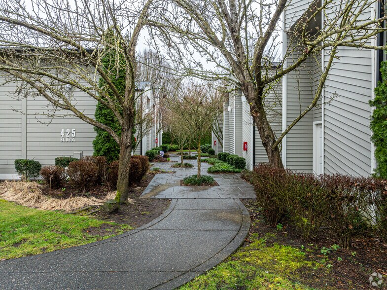 425 4th St NE, Puyallup, WA à vendre - Photo principale – Image 1 sur 1