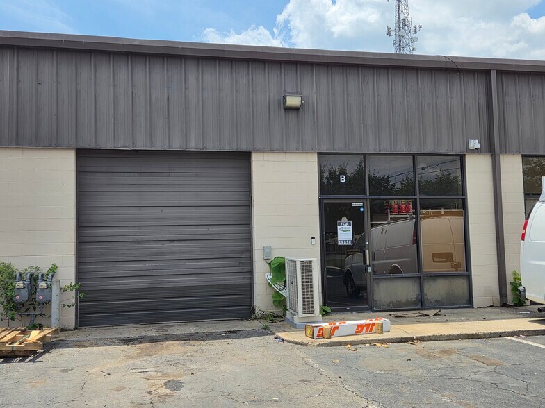 9107 Industry Dr, Manassas Park, VA à louer - Photo de l’immeuble – Image 3 sur 6