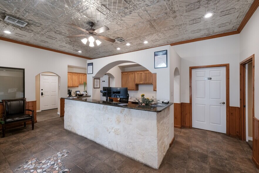 237 19th St, Hondo, TX à vendre - Photo de l’immeuble – Image 2 sur 15