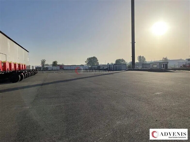 Local d’activités dans Bassens à louer - Photo de la construction – Image 3 sur 9