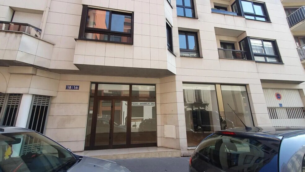 16 Rue De La Cour Des Noues, Paris à louer - Photo de l’immeuble – Image 2 sur 7