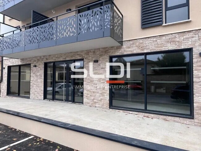 Plus de détails pour Local commercial à louer