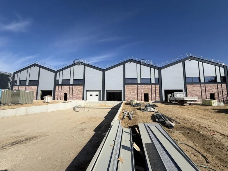 Local d’activités dans Le Plessis-Pâté à louer - Photo de l’immeuble – Image 2 sur 6