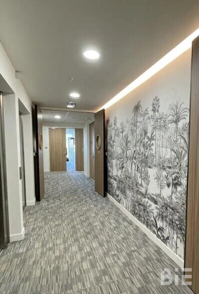 Bureau dans Mérignac à louer - Hall d’entrée – Image 2 sur 5