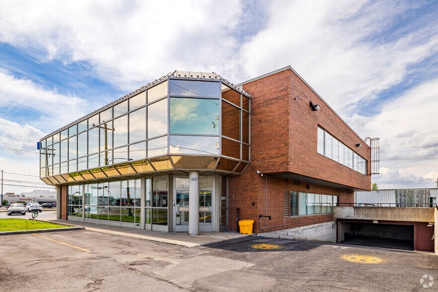 2220 Boul Lapinière, Brossard, QC à louer - Photo de l’immeuble – Image 2 sur 8