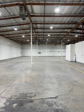 Plus de détails pour 9790-9792 Glenoaks Blvd, Sun Valley, CA - Industriel/Logistique à louer