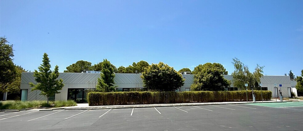 10161-10181 Bubb Rd, Cupertino, CA à louer - Photo de l’immeuble – Image 3 sur 15