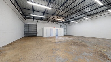 9090 NW South River Dr, Miami, FL à louer Numérisation 3D Matterport– Image 1 sur 7