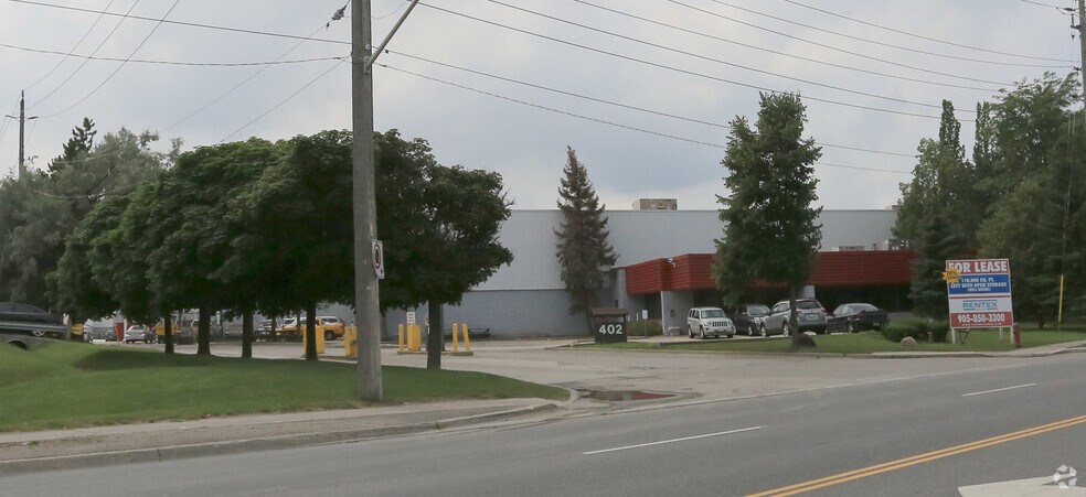 402 Mulock Dr, Newmarket, ON à louer - Photo de l’immeuble – Image 2 sur 3
