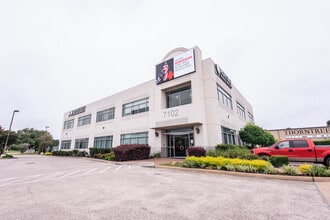 7102 W Sam Houston Pky N, Houston, TX à louer Photo de l’immeuble– Image 1 sur 12
